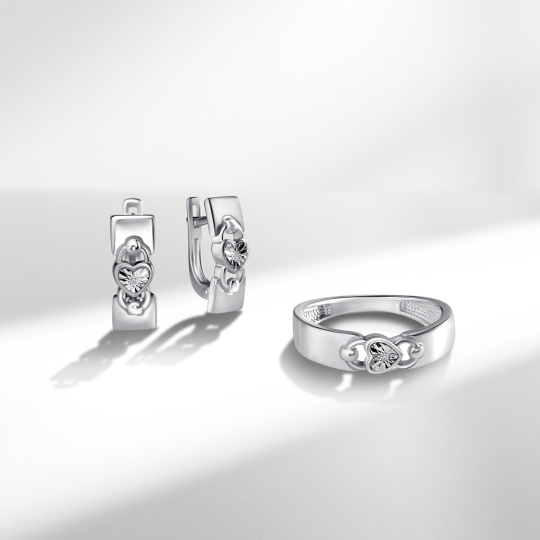 Кольцо из серебра с фианитами