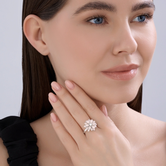 Кольцо из серебра с жемчугом и эмалью