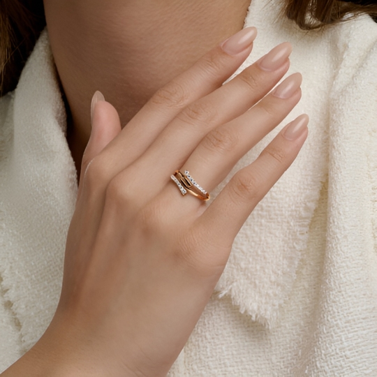 Кольцо из золота с бриллиантами и рубином