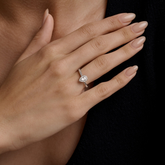 Кольцо из серебра с фианитами