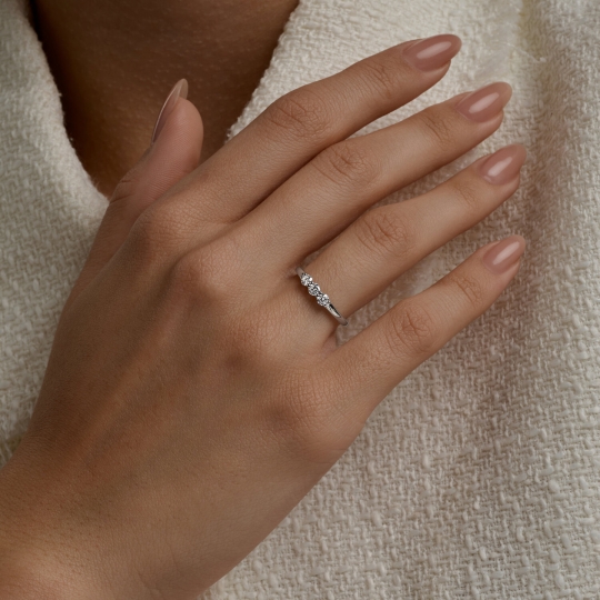 Кольцо из серебра с эмалью и фианитами