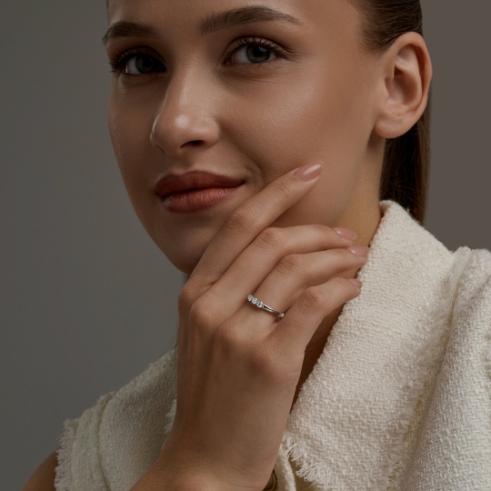 Кольцо из серебра с выращенными бриллиантами