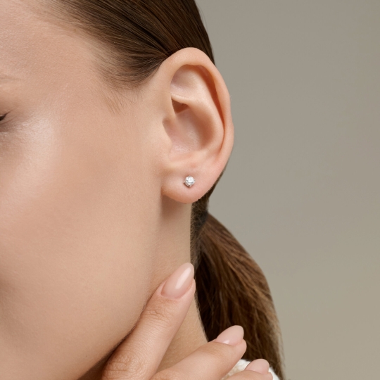 Кольцо из серебра с выращенным бриллиантом