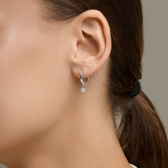 Кольцо из серебра с выращенным бриллиантом