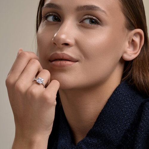 Кольцо из серебра с фианитом