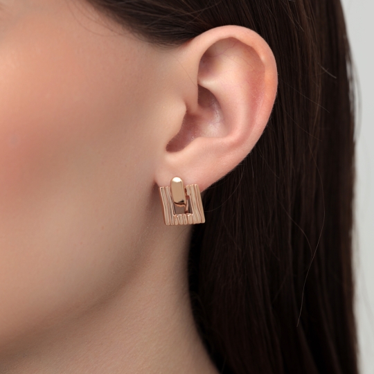 Серьги из золота с бриллиантами и изумрудами