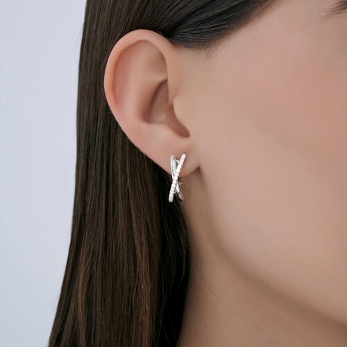 Серьги из серебра с ювелирными кристаллами и фианитами