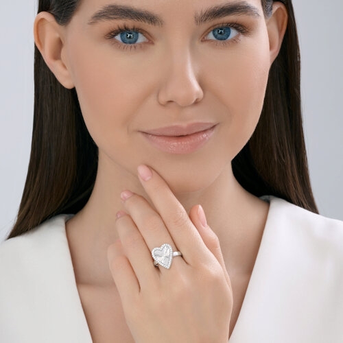 Кольцо из серебра с фианитами