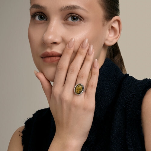 Подвеска из серебра с янтарем