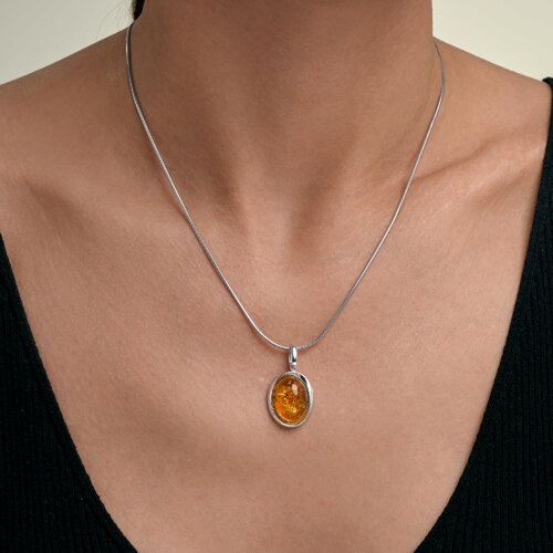 Подвеска из серебра с янтарем