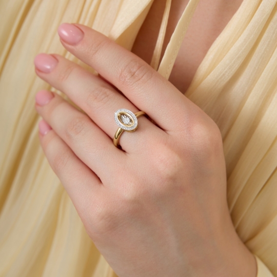 Кольцо из золота с черными фианитами 