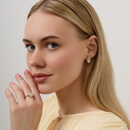 Кольцо из золота с черными фианитами 