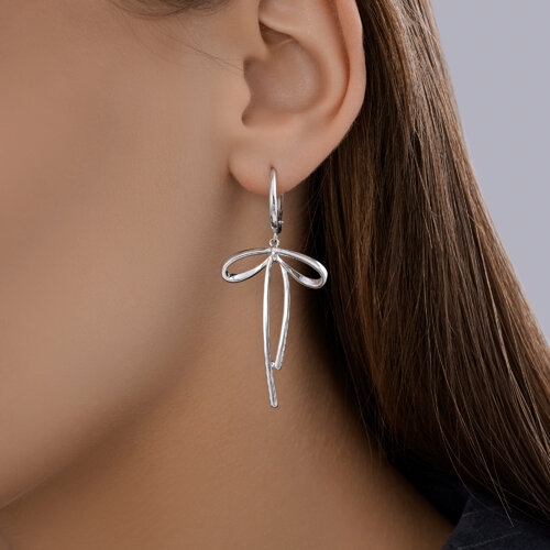 Одиночная серьга из серебра с фианитами