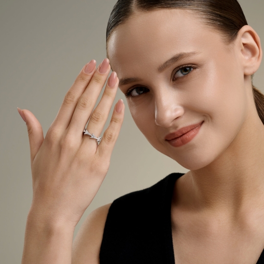 Кольцо из серебра с фианитами