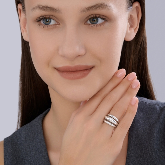 Кольцо из серебра с фианитами