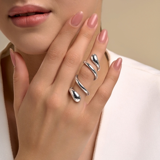 Кольцо из серебра с ювелирными кристаллами и фианитами