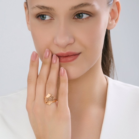 Кольцо из золота с топазами Swiss и фианитами