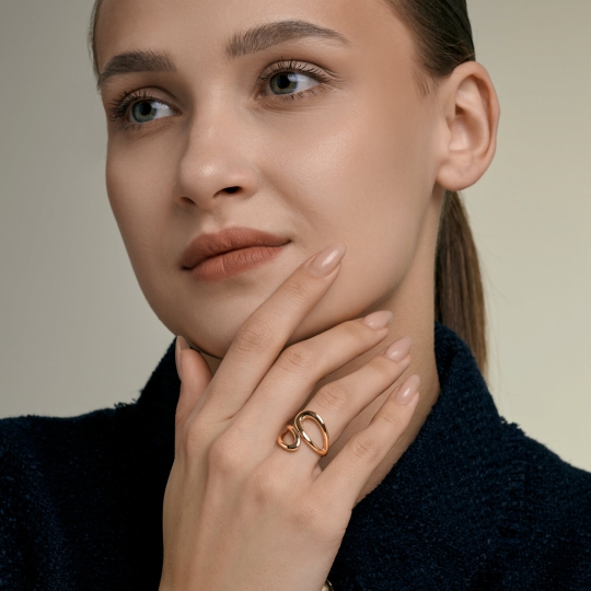 Кольцо из золота с гранатом и фианитами