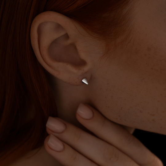 Серьги из серебра с рубиновыми корундами и фианитами