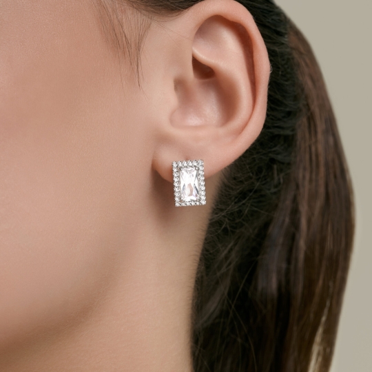 Одиночная серьга из серебра с фианитом