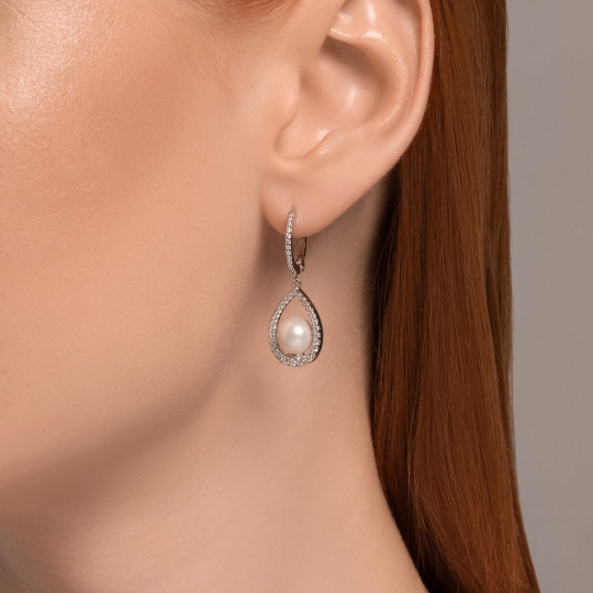 Серьги из серебра с позолотой, жемчугом, корундами и фианитами