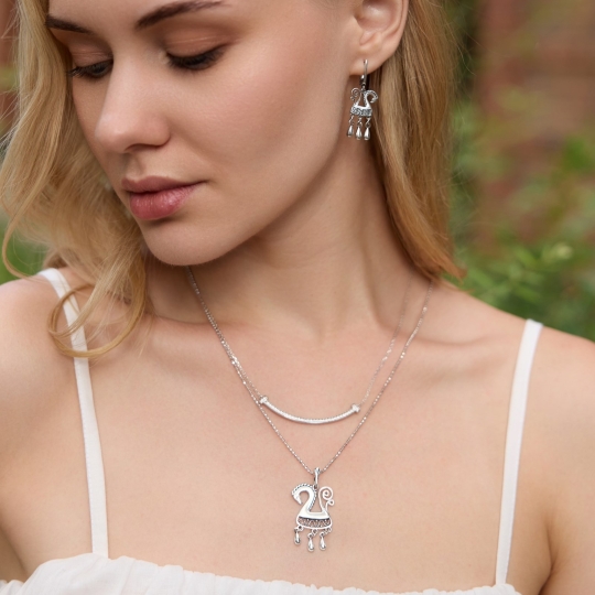Серьги из серебра с позолотой, гранатами и фианитами