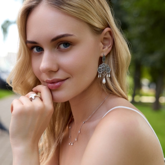 Серьги из серебра с аметистами и фианитами