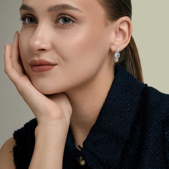 Серьги из серебра с позолотой, гранатами и фианитами
