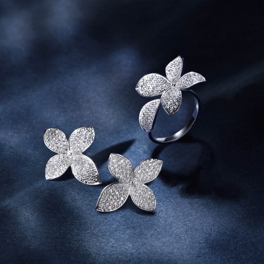 Серьги из серебра с фианитами