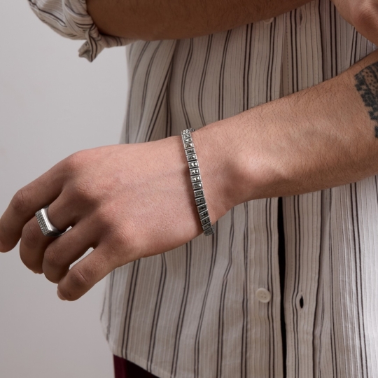 Кольцо из серебра с ювелирным кристаллом и фианитами