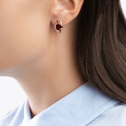 Кольцо из золота с гранатом и фианитами