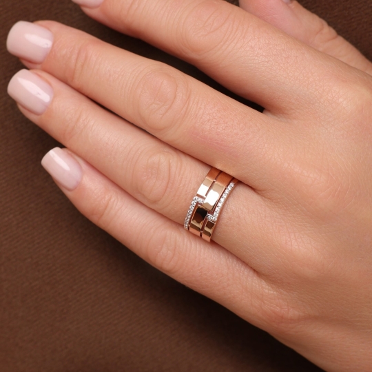 Кольцо из золота с бриллиантами и изумрудом