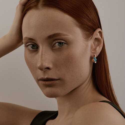 Серьги из золота с бриллиантами и изумрудами