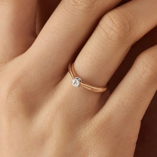 Кольцо из золота с фианитом