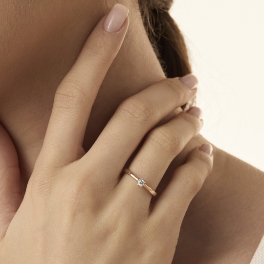 Кольцо из золота с бриллиантом