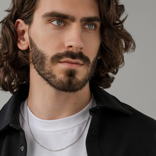 Кожаный шнур с вставками из золота