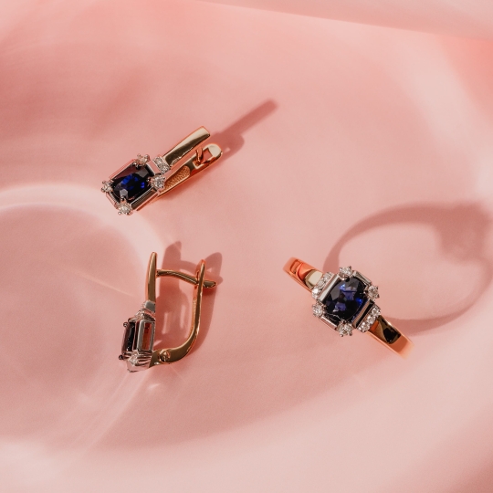 Серьги из золота с бриллиантами и сапфирами