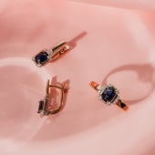 Кольцо из золота с бриллиантами и сапфиром