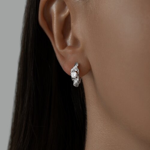 Кольцо из серебра с фианитами