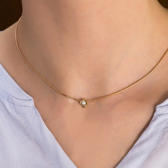 Подвеска из золота с бриллиантом и изумрудом 