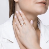 Кольцо из золота со Swarovski Zirconia