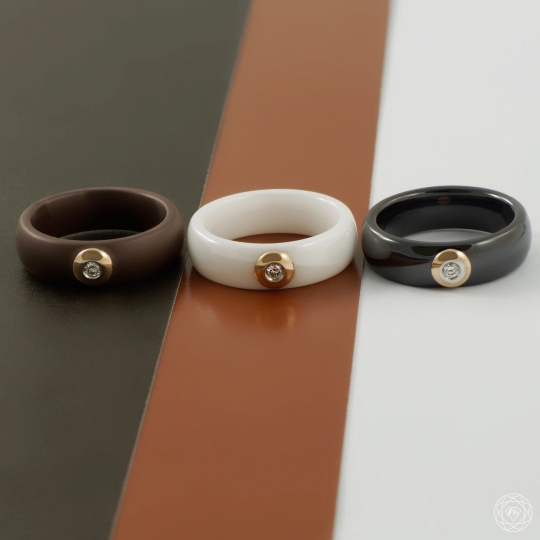 Кольцо из керамики со вставкой из золота и бриллиантом
