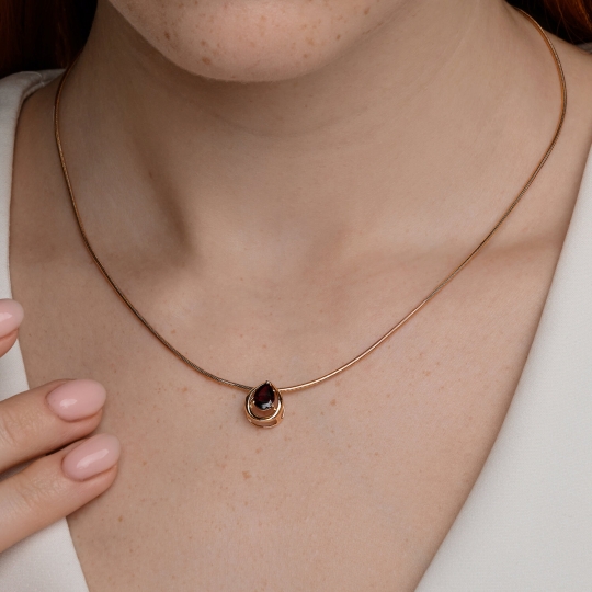 Подвеска из золота с бриллиантами и "танцующим" бриллиантом