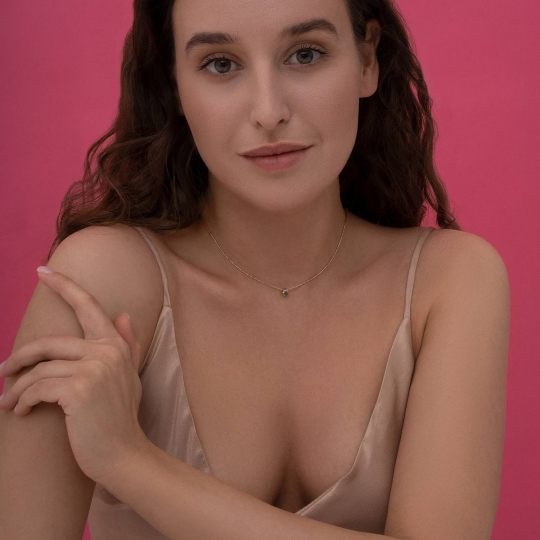 Подвеска из золота с бриллиантами и изумрудом