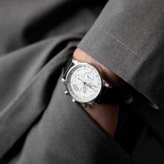 Женские серебряные часы с фианитами