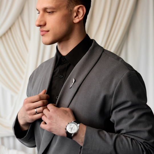 Женские серебряные часы с фианитами