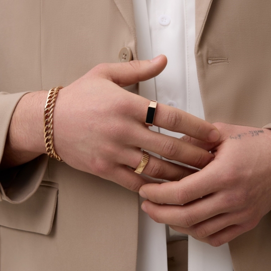 Кольцо из золота с топазом и фианитами