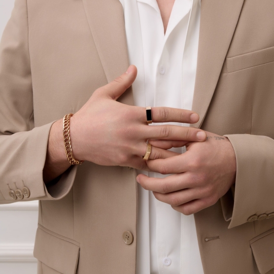 Кольцо из золота с топазом и фианитами