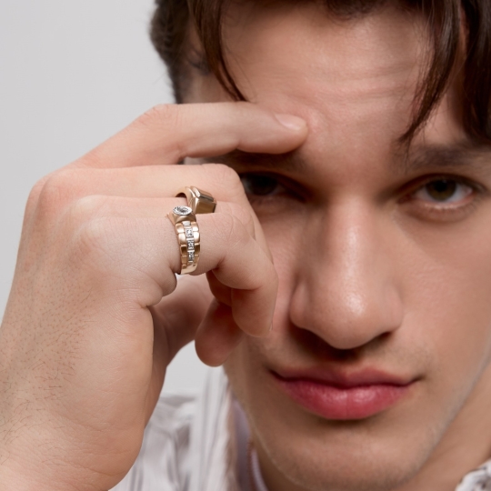 Кольцо из белого золота с бриллиантами