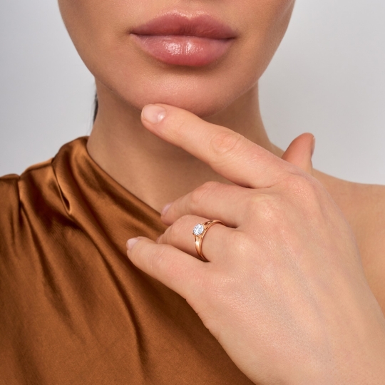 Кольцо из золота с фианитом